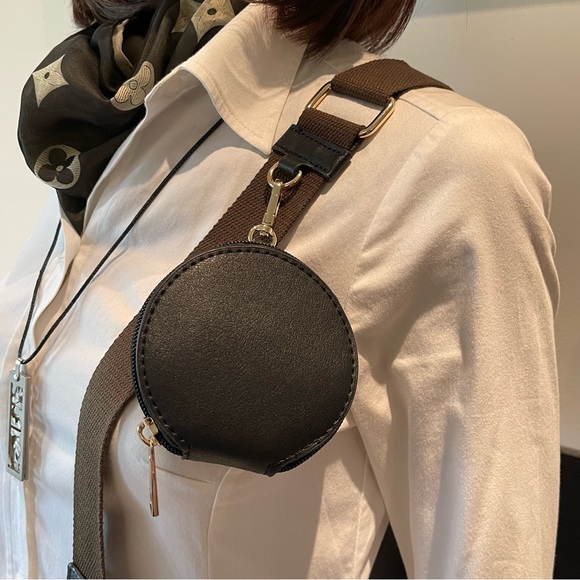 Multi Louis Vuitton New Pochette Straps, sample listing - Picture 8 of 12